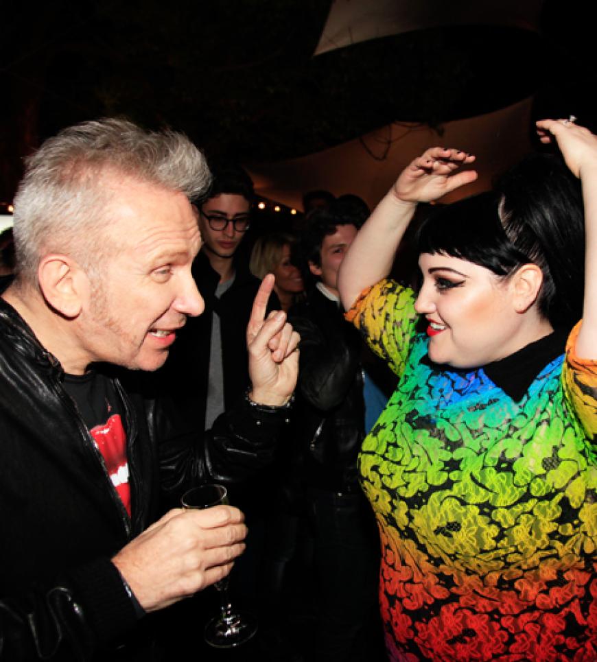 Die regenbogenfarbene Beth Ditto mit Jury-Mitglied´ ´ Jean-Paul Gaultier
