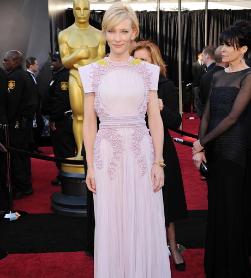 Cate Blanchett sah in Givenchy Couture gewöhnungsbedürftig aus ..