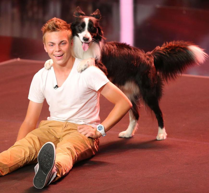 Lucas Pratschker und sein Hund Falco überzeugen die Jury mit einer kreativen Tanz-Performance und dürfen weiter auf den Sieg hoffen