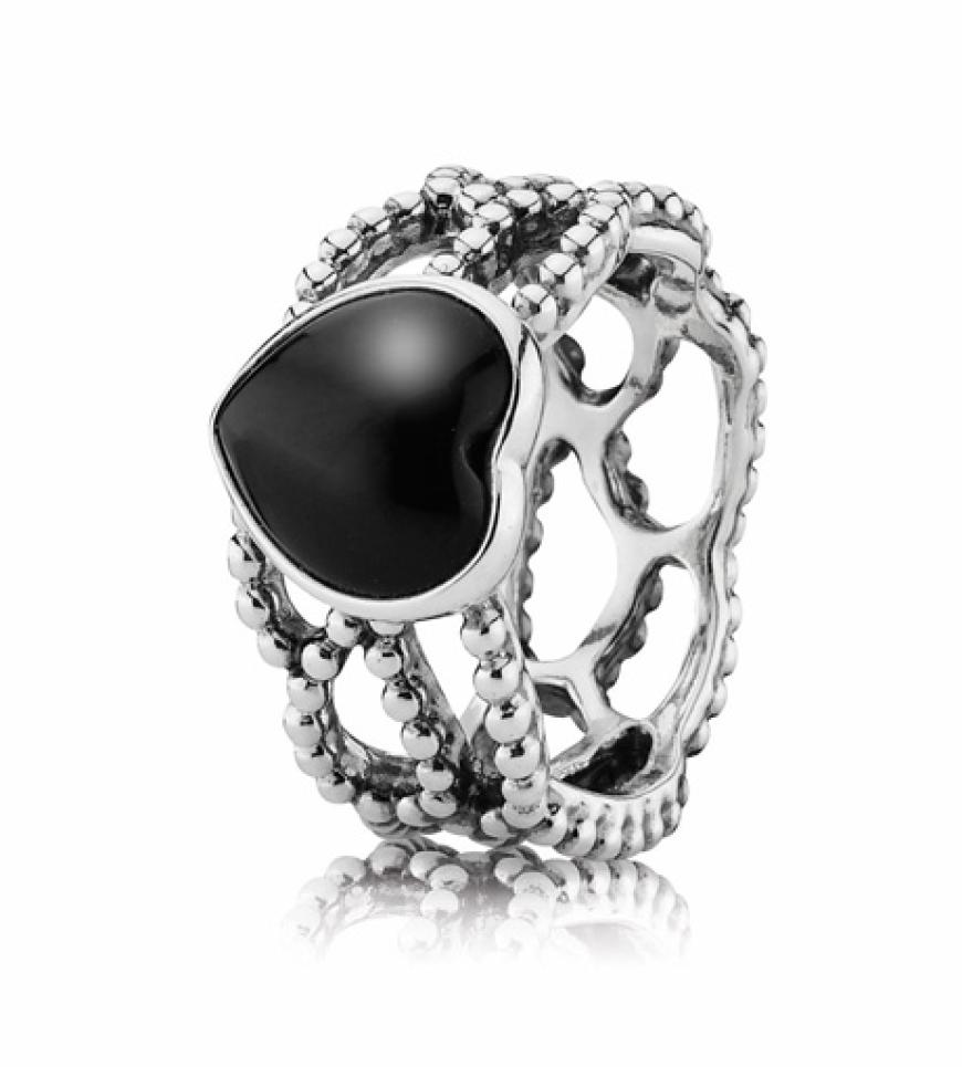3. September 2012: Schenk mir dein Herz! Ring aus gezwirntem Sterling-Silber mit schwarzem Onyx-Herz von Pandora, ca. 80 Euro
