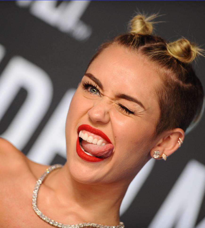 Mileys aktuelle Lieblings(zungen)geste stößt auf wenig Gegenliebe