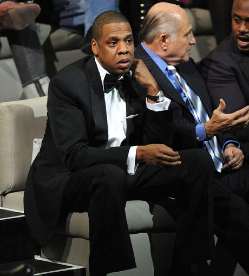 Der Musiker kam ohne seine Ehefrau Beyonce und nahm natürlich in der ersten Reihe Platz
