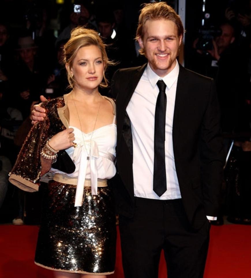 Stattdessen begleitete sie ihr Bruder Wyatt Russell, der seinem Vater Kurt Russell wie aus dem Gesicht geschnitten ist