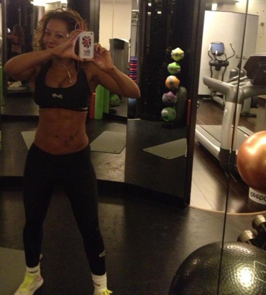 Zwar ist das hier nicht Sporty Spice - aber durchtrainiert ist Mel B. allemal