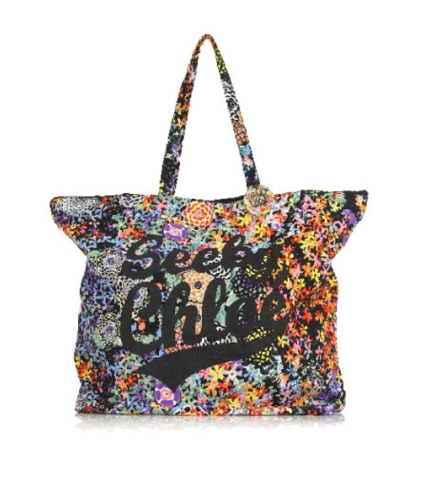 Mit großem Logo-Print von See by Chloé über net-a-porter.com,
ca. 90 Euro