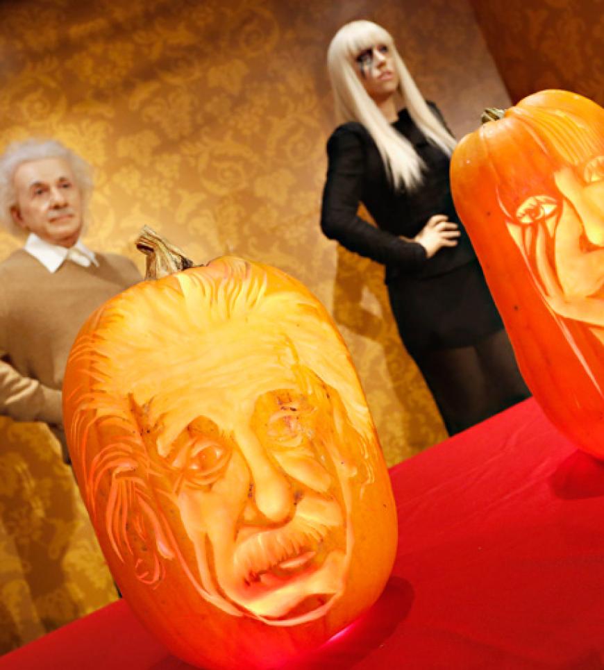 Lady Gaga hat in London nicht nur eine Wachspuppe neben Albert Einstein bekommen, sondern auch gleich einen geschnitzten Kürbis
