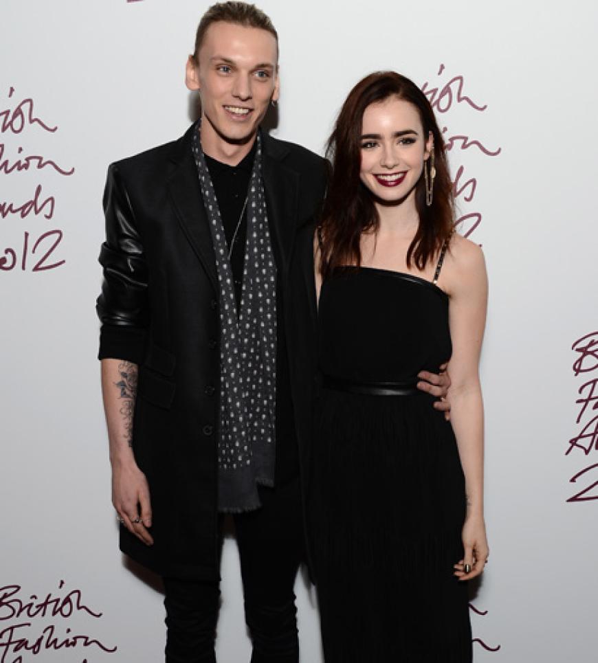 Jamie Campbell Bower mit Lilly Collins