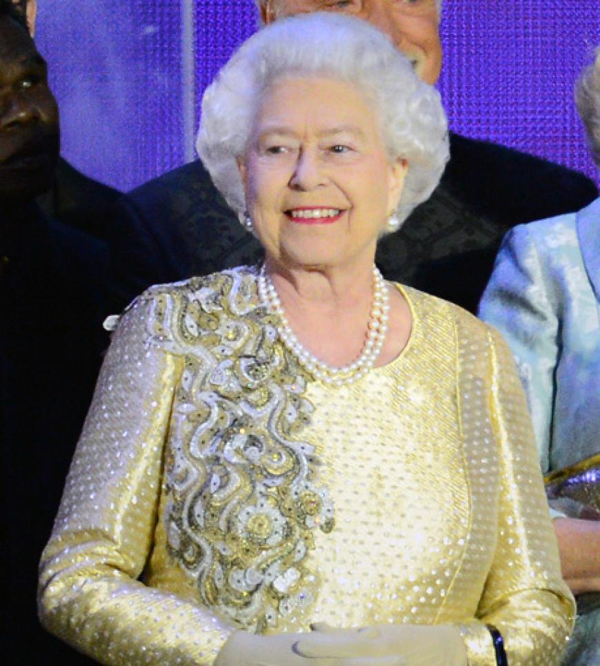 Sie sah sich die ganze Show vor dem Buckingham Palast in London an: Queen Elizabeth II.
