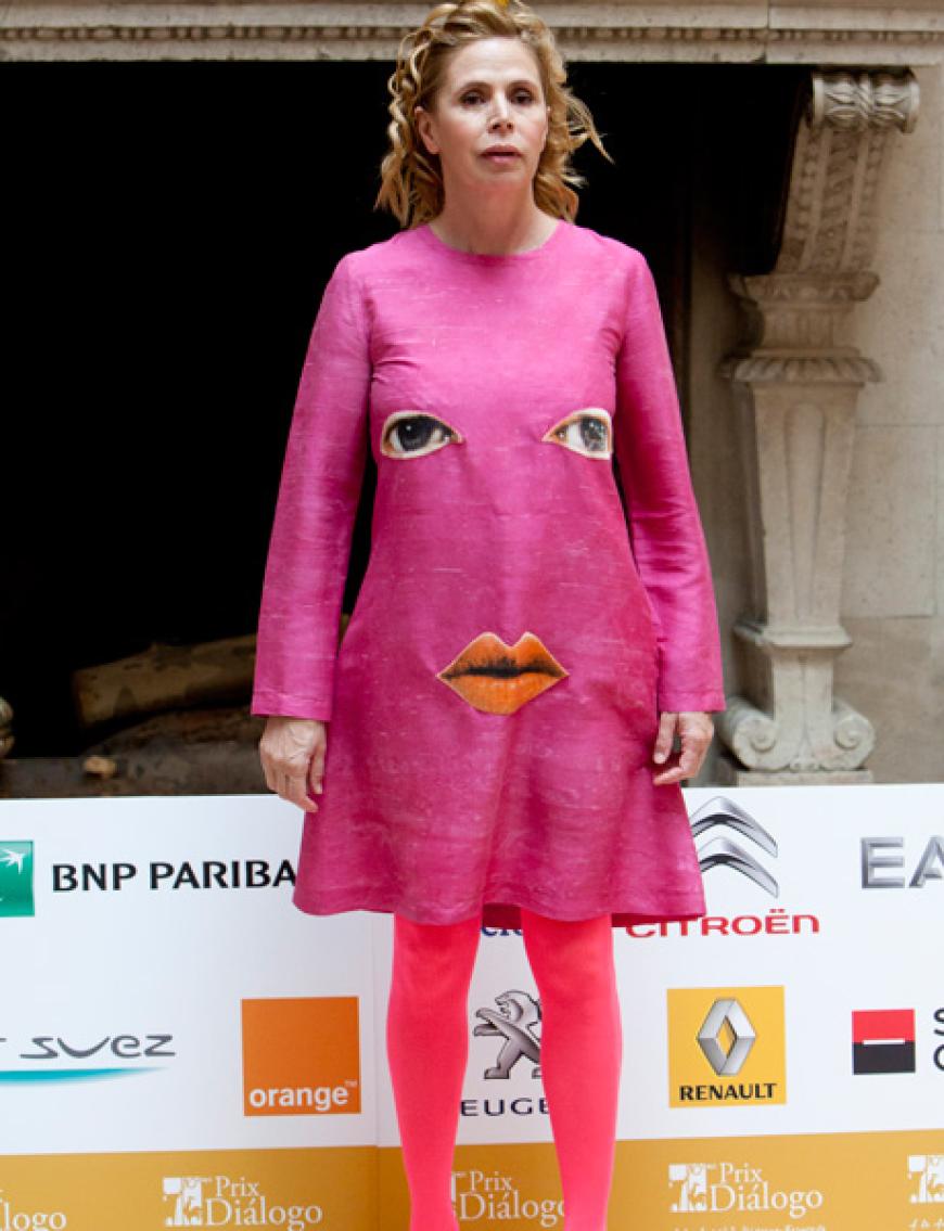 Falsche Akzente gesetzt: Ton in Ton zeigt sich Designerin Agatha Ruiz De La Prada in Madrid. Anstatt mit gruseligen Augen hätte die 53-Jährige das Kleid lieber mit einer angesagten Statement-Kette dekorieren sollen
