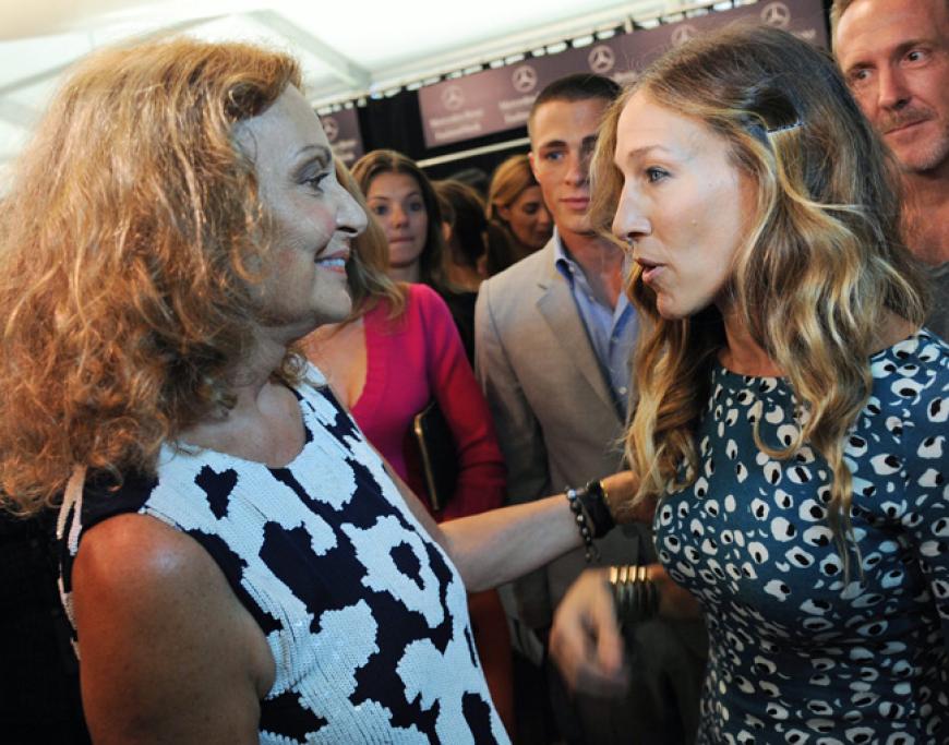Plausch mit der Star-Designerin: Sarah Jessica Parker unterhält sich angeregt mit Diane Von Fürstenberg