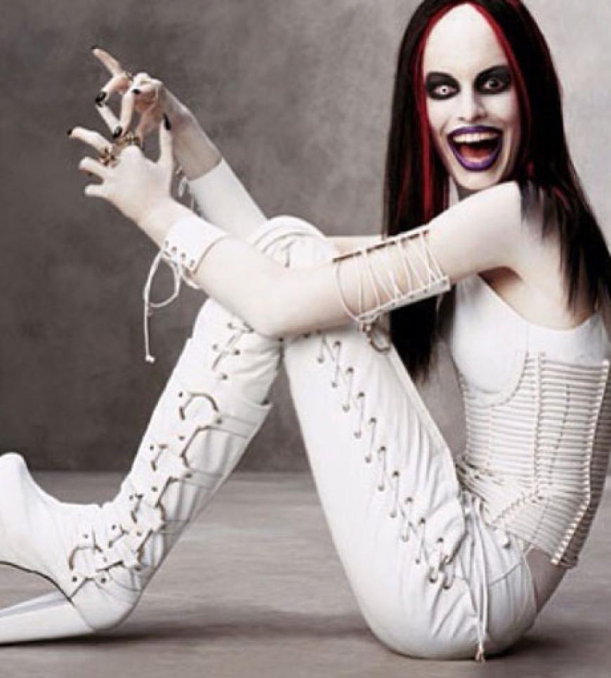 Gruselig! Topmodel Karolina Kurkova im fiesen Marilyn-Manson-Kostüm