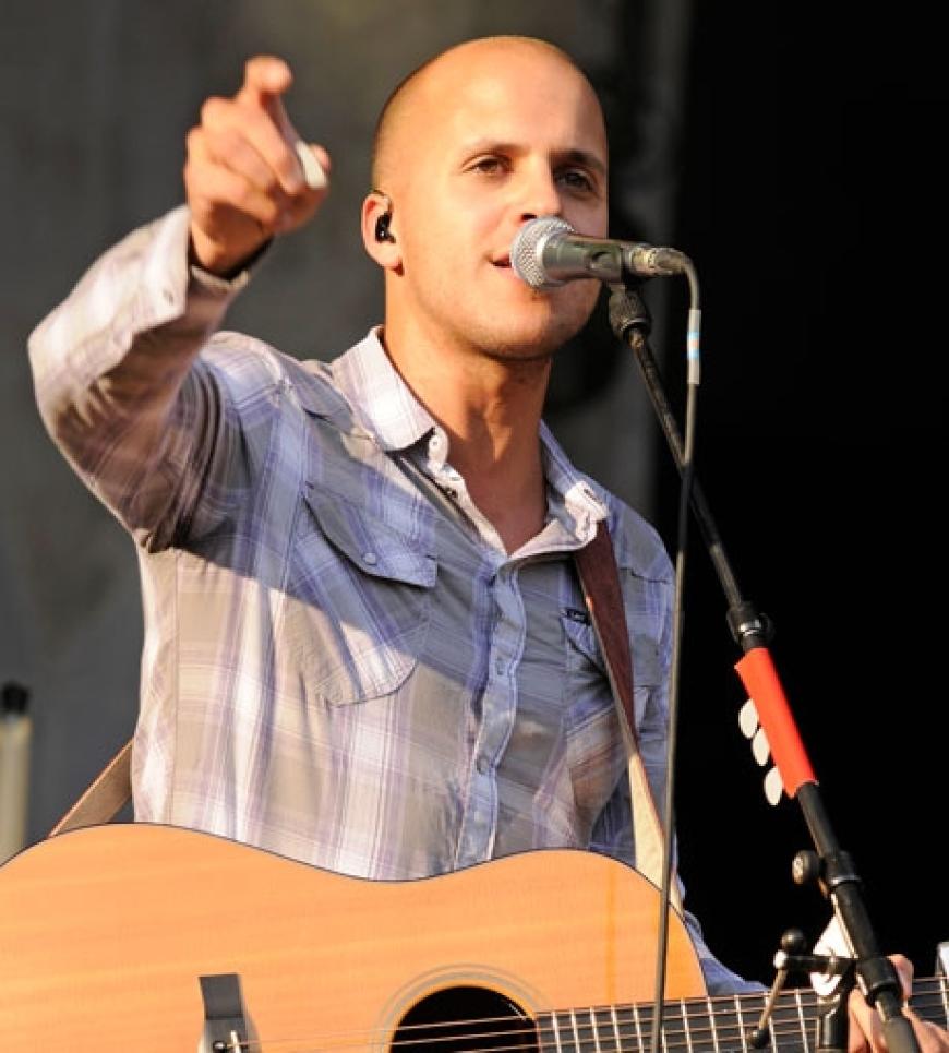Strahlend schön: Die Sonne begrüßt Milow und seine Fans im Stadtpark
