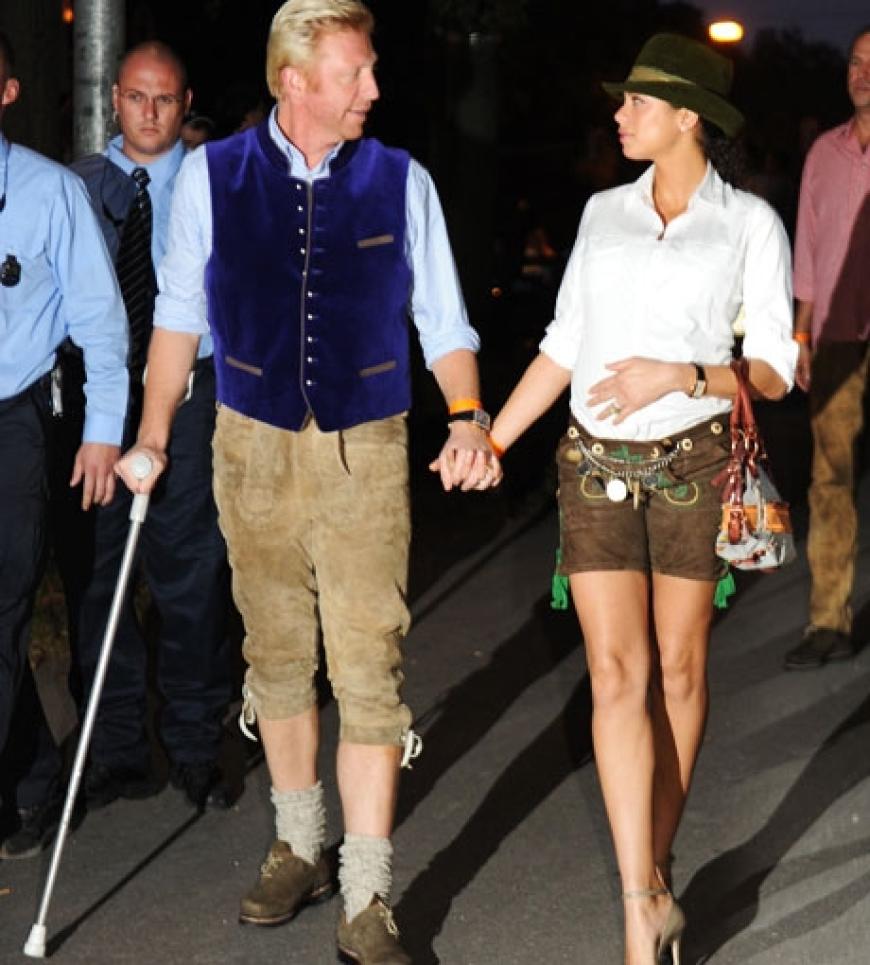Boris Becker und seine Frau Lilly bei der Ankunft am Oktoberfest. Die schwangere Lilly hat sich für die Lederhosen-Variante entschieden und macht auch darin eine bezaubernde Figur