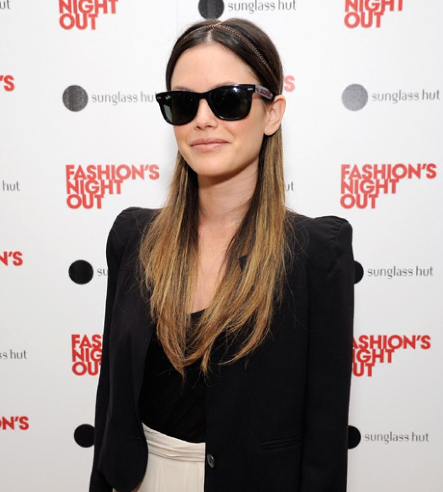 I wear my sunglasses: Rachel Bilson sah cool aus