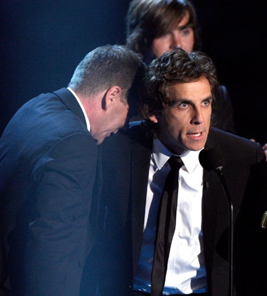 Als Gag heulte sich Kiefer Sutherland an der Schulter von Ben Stiller aus