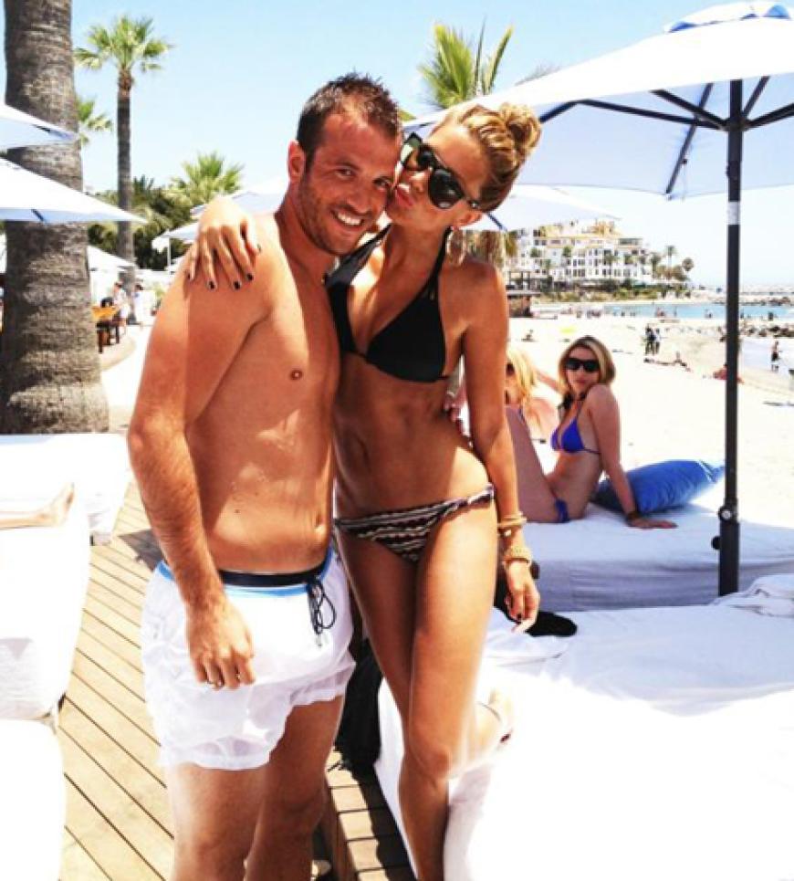Zuckersüße Urlaubsgrüße! Die kommen von der sonnengebräunten Sylvie van der Vaart und ihrem Gatten, dem Oranje-Kicker Rafael van der Vaart