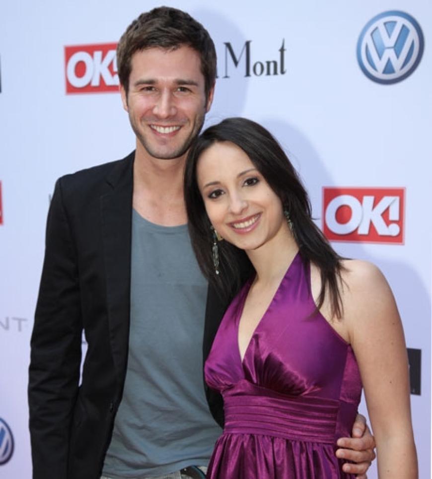 Schauspieler Jochen Schropp und Stephanie Stumph lächeln um die Wette