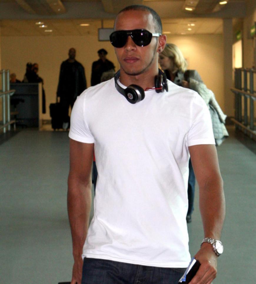 Lässig: Formel 1-Pilot Lewis Hamilton unterwegs. Leider ohne Freundin Nicole Scherzinger