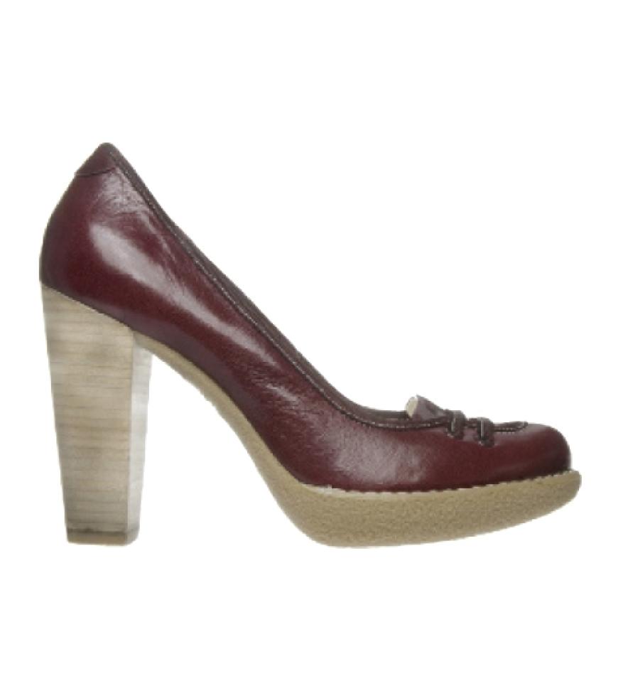 Hoch im Kurs - Pumps von Lacoste,
ca. 140 Euro