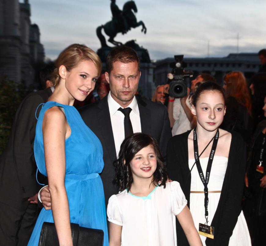 Schweiger mit Svenja Holtmann, Tochter Emma (M.) und deren Freundin Felicitas