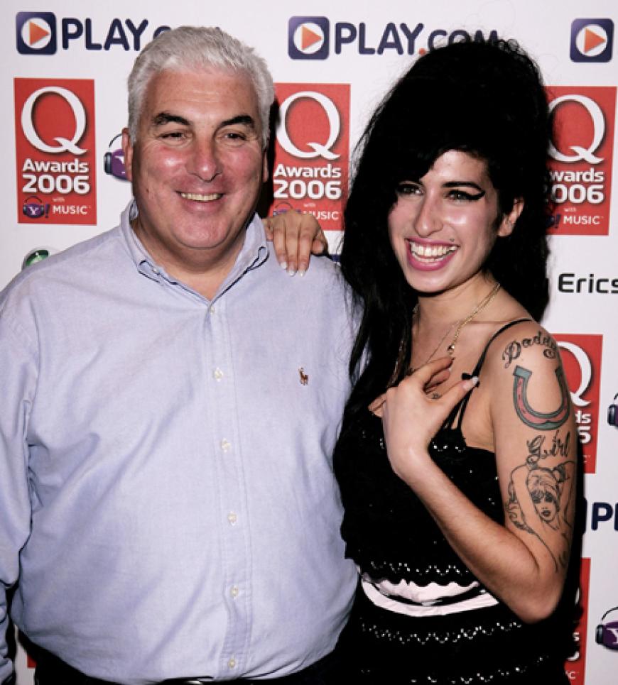 Ihr Vater Mitch vererbte Amy das musikalische Talent. Bis zu ihrem Tod gehörte er zu den wichtigsten Bezugspersonen in ihrem Leben.