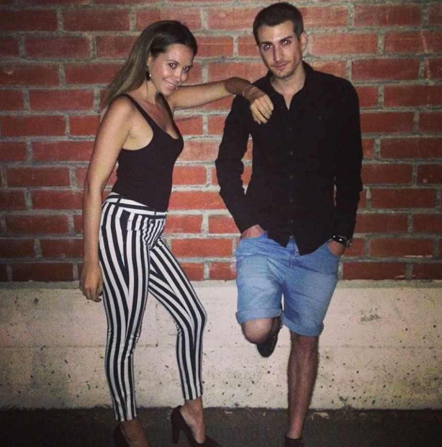 Stolz posiert Mandy Capristo mit ihrem attraktiven Bruder
