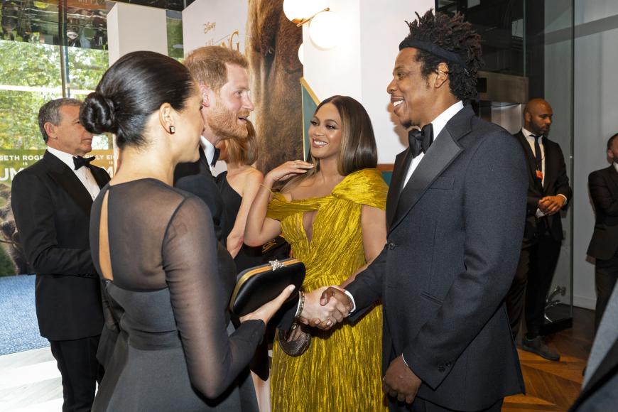 ... und dann trafen die Sussexes auf Beyoncé und Jay-Z und wurden sehr herzlich begrüßt. Beyoncé, die in dem Film Löwin