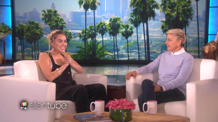 Miley Cyrus plauderte bei Ellen DeGeneres über ihre Verlobung mit Liam Hemsworth.