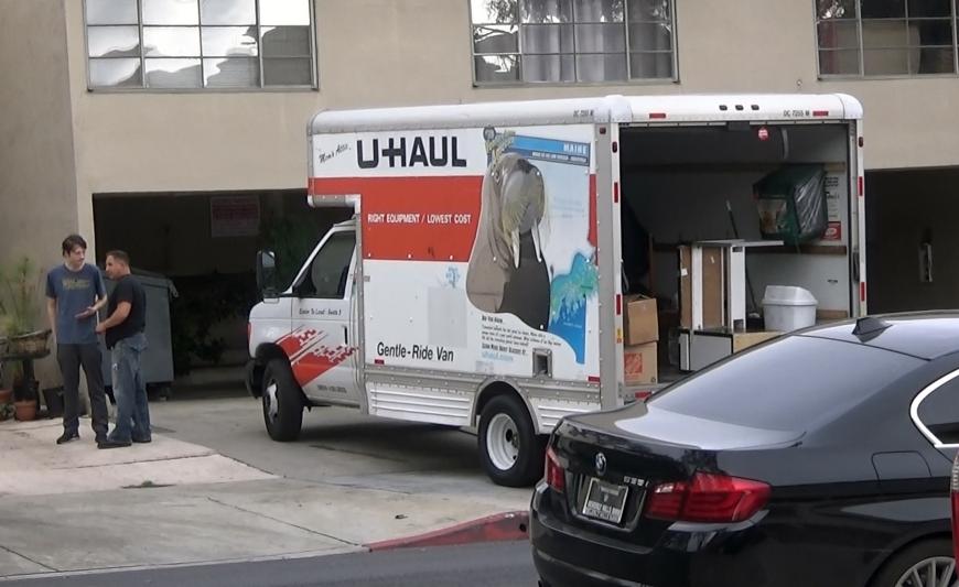 Mit diesem Umzugswagen baute Mischa Barton den Unfall.