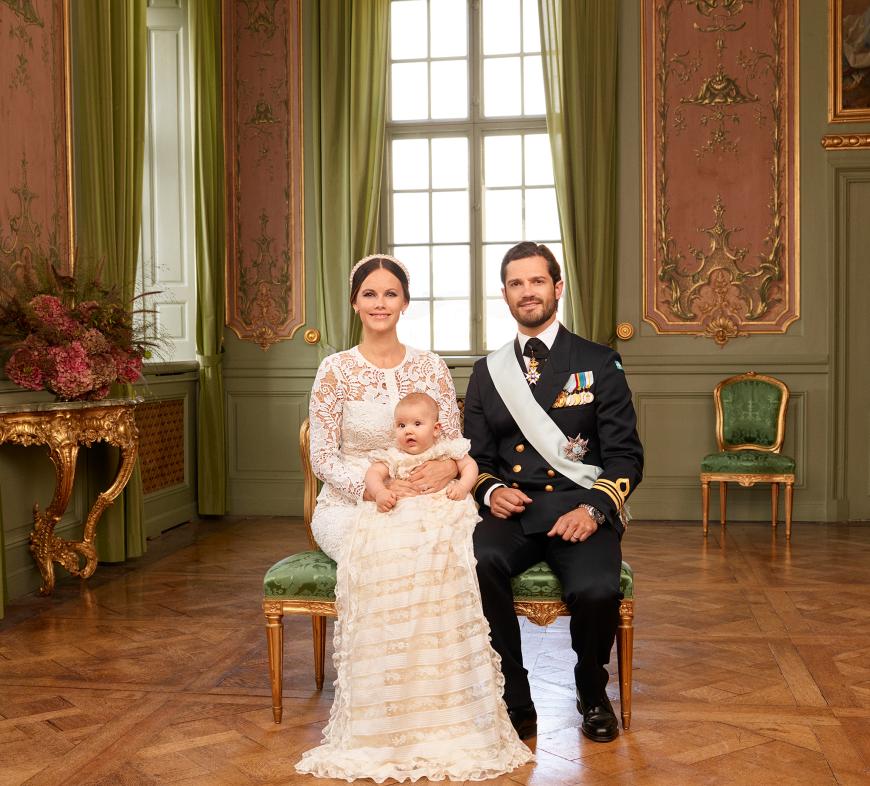 Am Montag, 12. September, veröffentlichte das schwedische Königshaus die offiziellen Taufbilder. Natürlich sind sie entzückend!