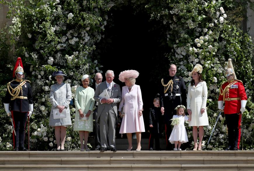 Die Royal Family mit Schwiegermutter Doria Ragland (2.v.l.) nach der magischen Trauung.