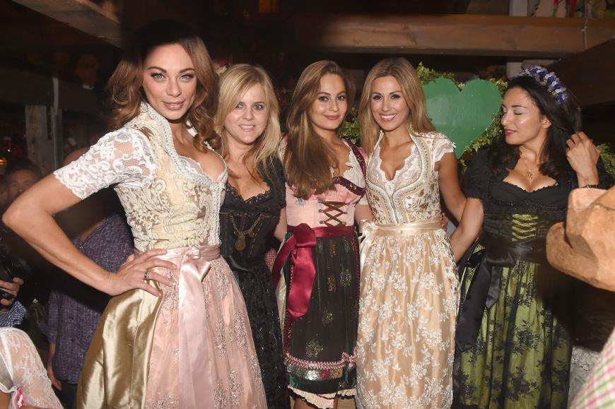 Lilly Becker (l.) feiert mit Mädels-Gang