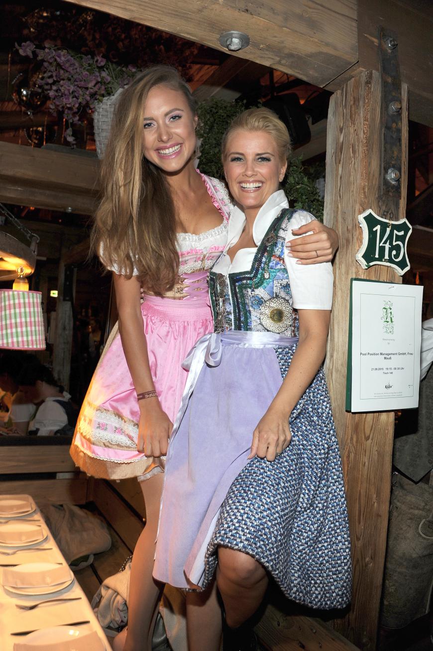 Beste Stimmung bei Model Alena Gerber und Moderatorin Jennifer Knäble (r.)