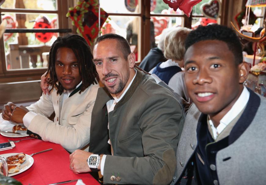 Bayern-Kicker auf dem Oktoberfest 2016: Renato Sanches, Franck Ribéry und David Alaba (v.l.)