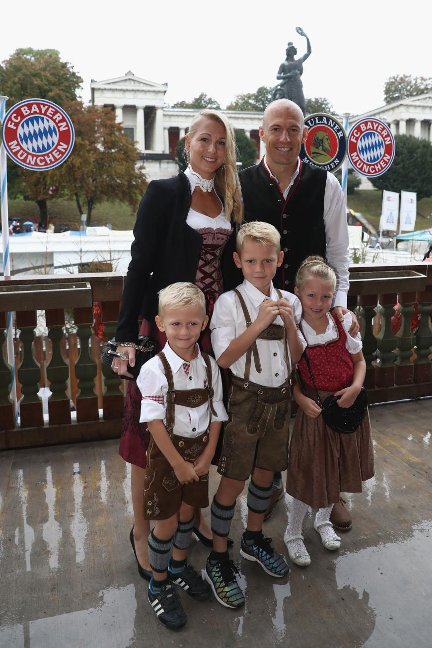So süß! Familie Robben posiert auf der Wiesn 2016.
