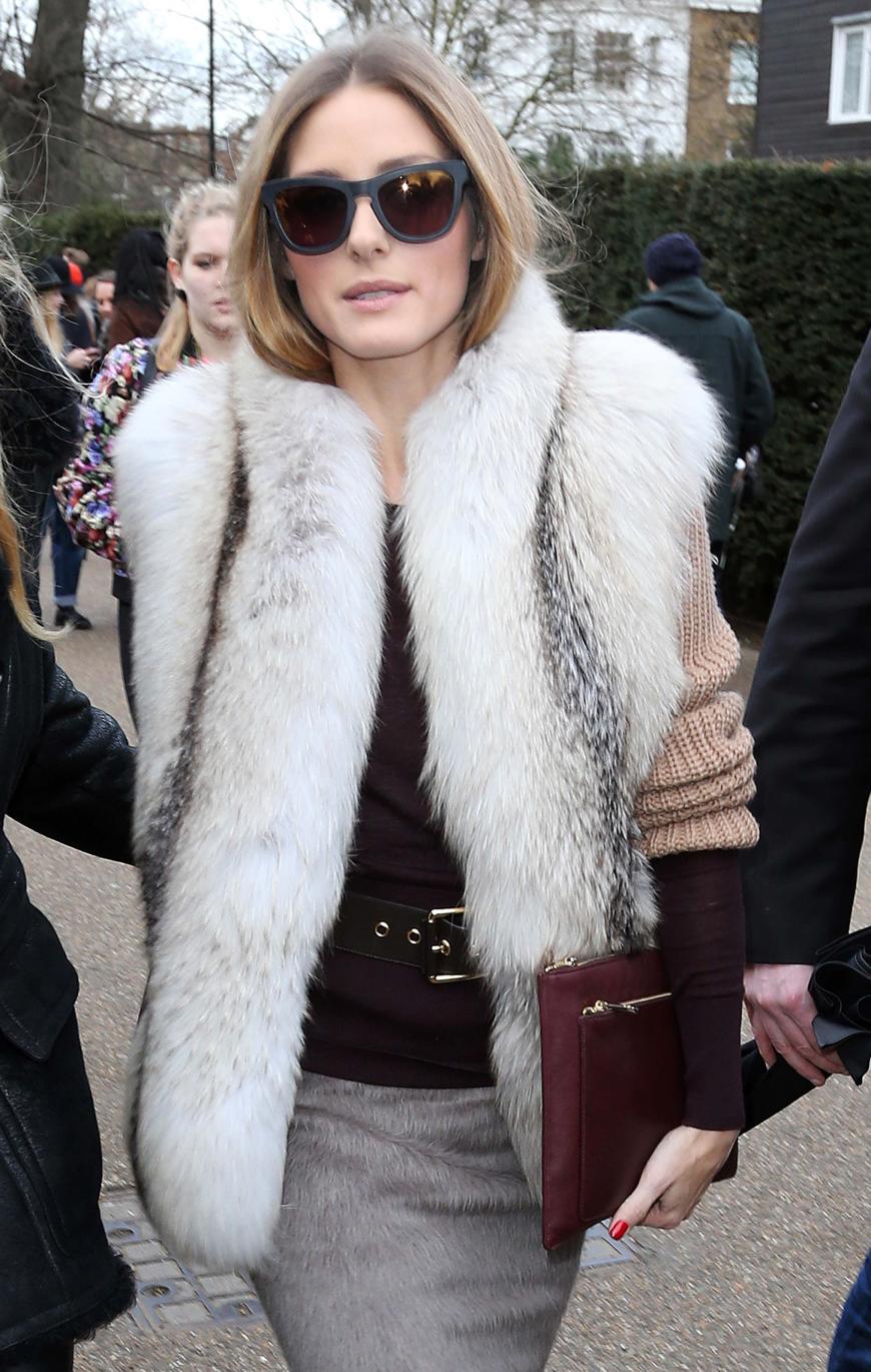 Dieser Anblick kommt uns bekannt vor: Mal wieder stylt die Fashionista eine dicke Fellweste zu ihrem Outfit. Normalerweise bewundern wir die 29-Jährige für ihren Look. Doch ihre Vorliebe für haarige Accessoires geht uns etwas zu weit!