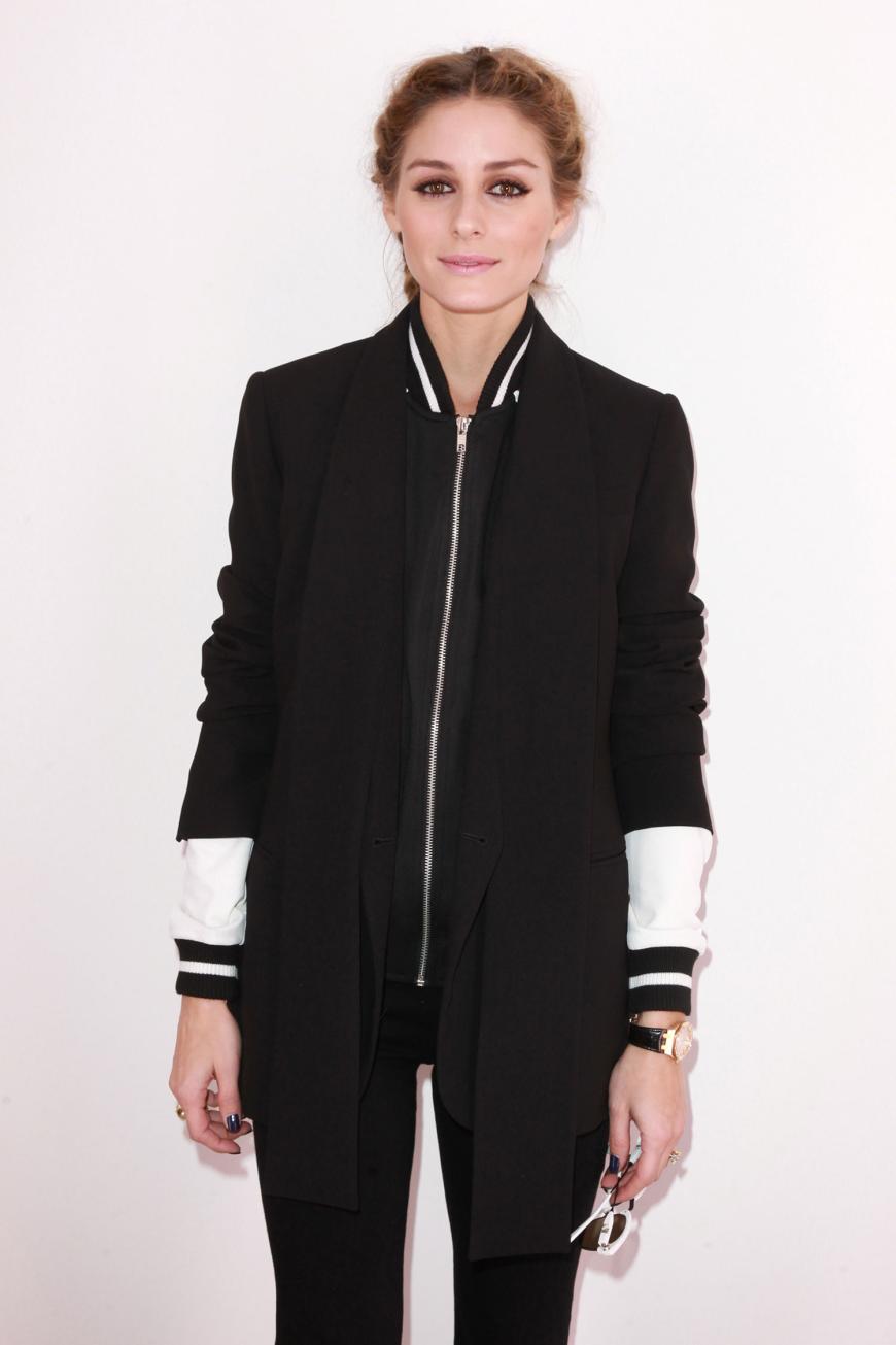 Während der Look von Olivia Palermo von vorne lediglich süß aussieht...