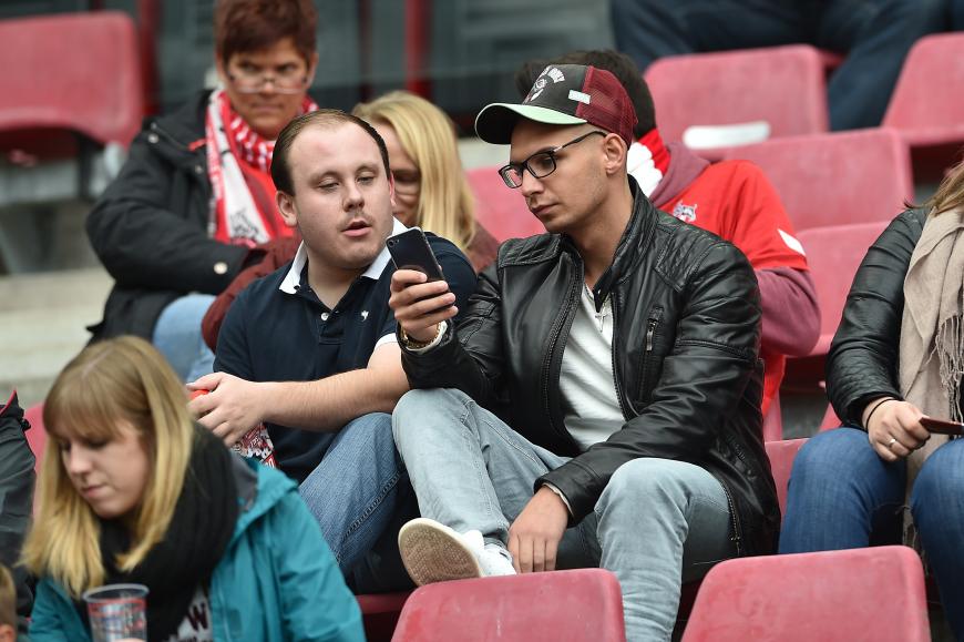 ... am 15. Oktober besuchte Pietro Lombardi ein Fußball-Spiel des 1. FC Kölns - ohne Sarah und ohne Ehering, wie diese Bilder zeigen.