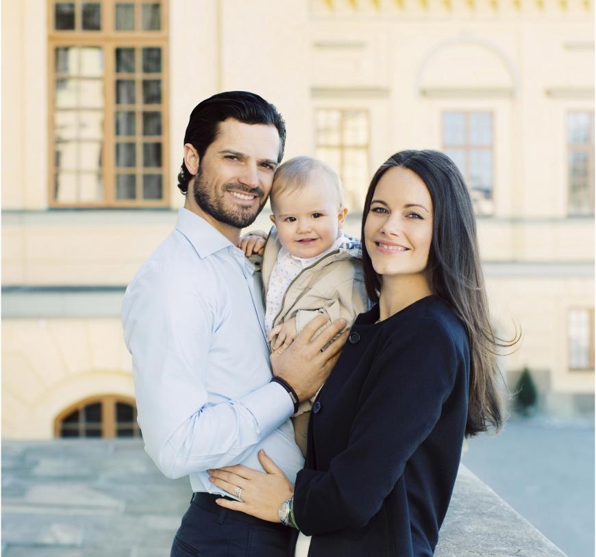 Happy Birthday, kleiner Prinz! Der Mini-Royal aus dem schwedischen Königshaus feiert am 19. April 2017 seinen ersten Geburtstag. Mama Sofia und Papa Carl Philip sind stolz wie Oskar auf ihren Alexander.