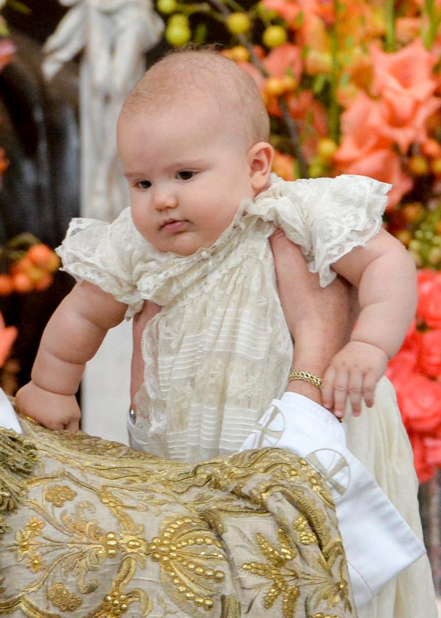 Das sind die wohl süßesten Speckarme Skandinaviens! Sie gehören zu Prinz Alexander, der am 9. September seinen großen Tag hatte: Er wurde feierlich getauft. (ALLE BILDER HIER)