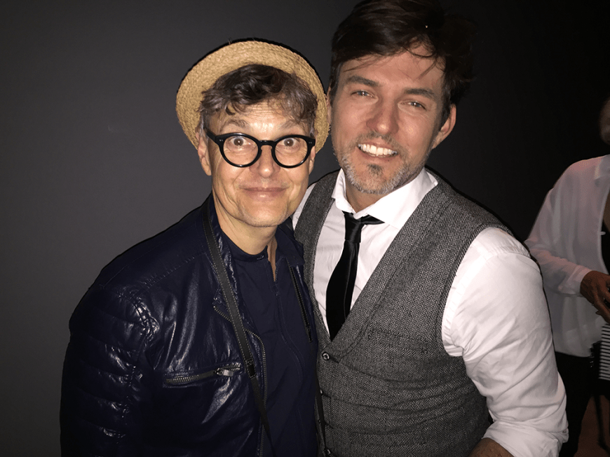 Rolfe Scheider und Sänger Tobey. Rolfe verrät, er ist nur mit Roller zur Fashion Week unterwegs... Parkplätze kann man hier nämlich vergeblich suchen.