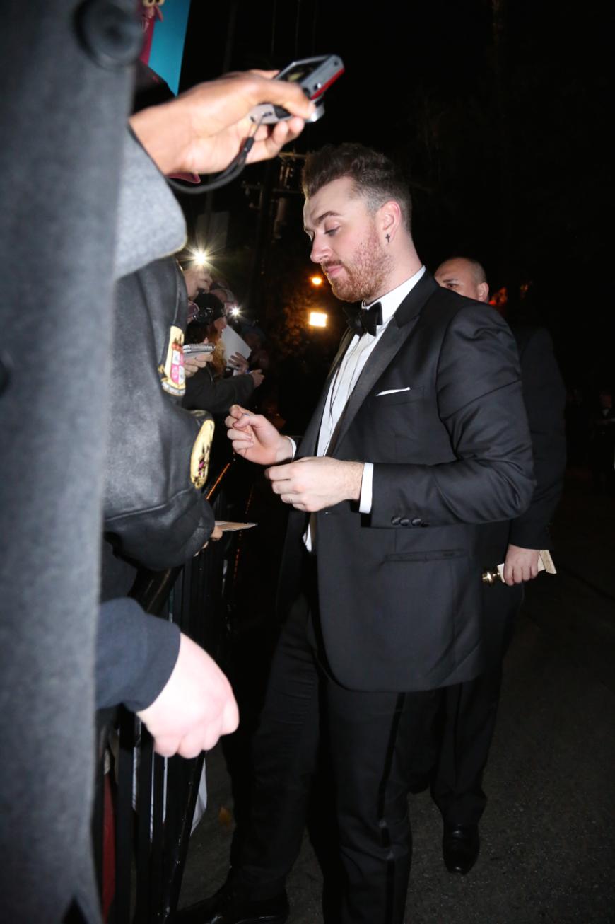 Sänger Sam Smith feierte auf der Golden-Globe-After-Party im Chateau Marmont und machte vorher seine wartenden Fans glücklich.