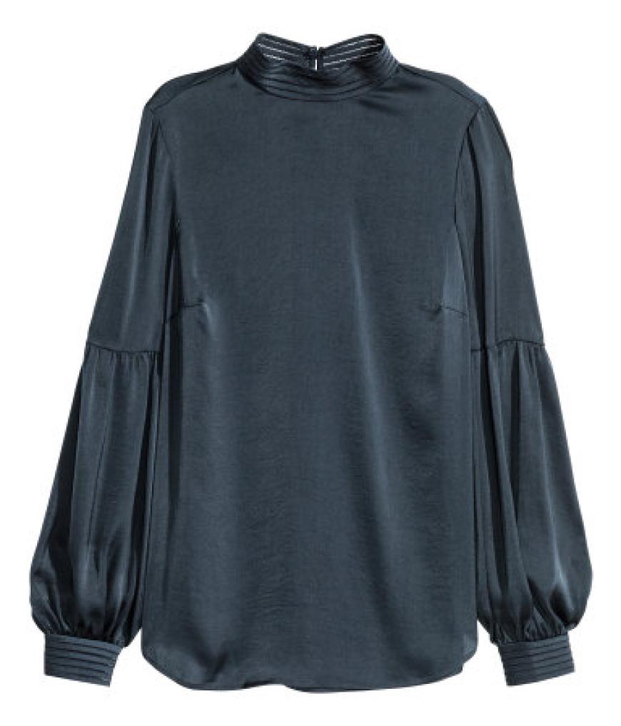 Diese Satinbluse kann man sowohl leger, als auch elegant kombinieren. H&M, 15€ statt 30€.