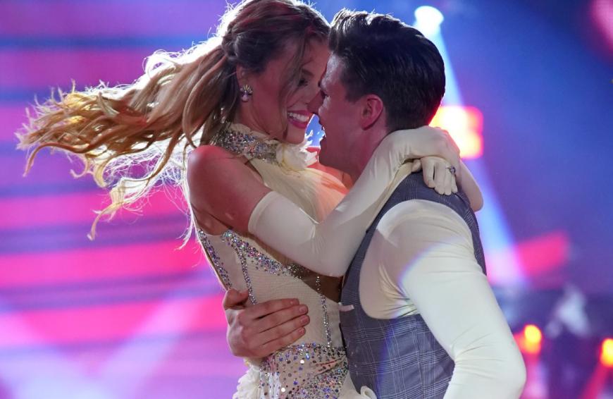 Ihr neuester Vorwurf: Die Sendung sei sexistisch! Aufgehangen am angedeuteten Kuss zwischen Boxer Simon Zachenhuber und Patricija Belousova: