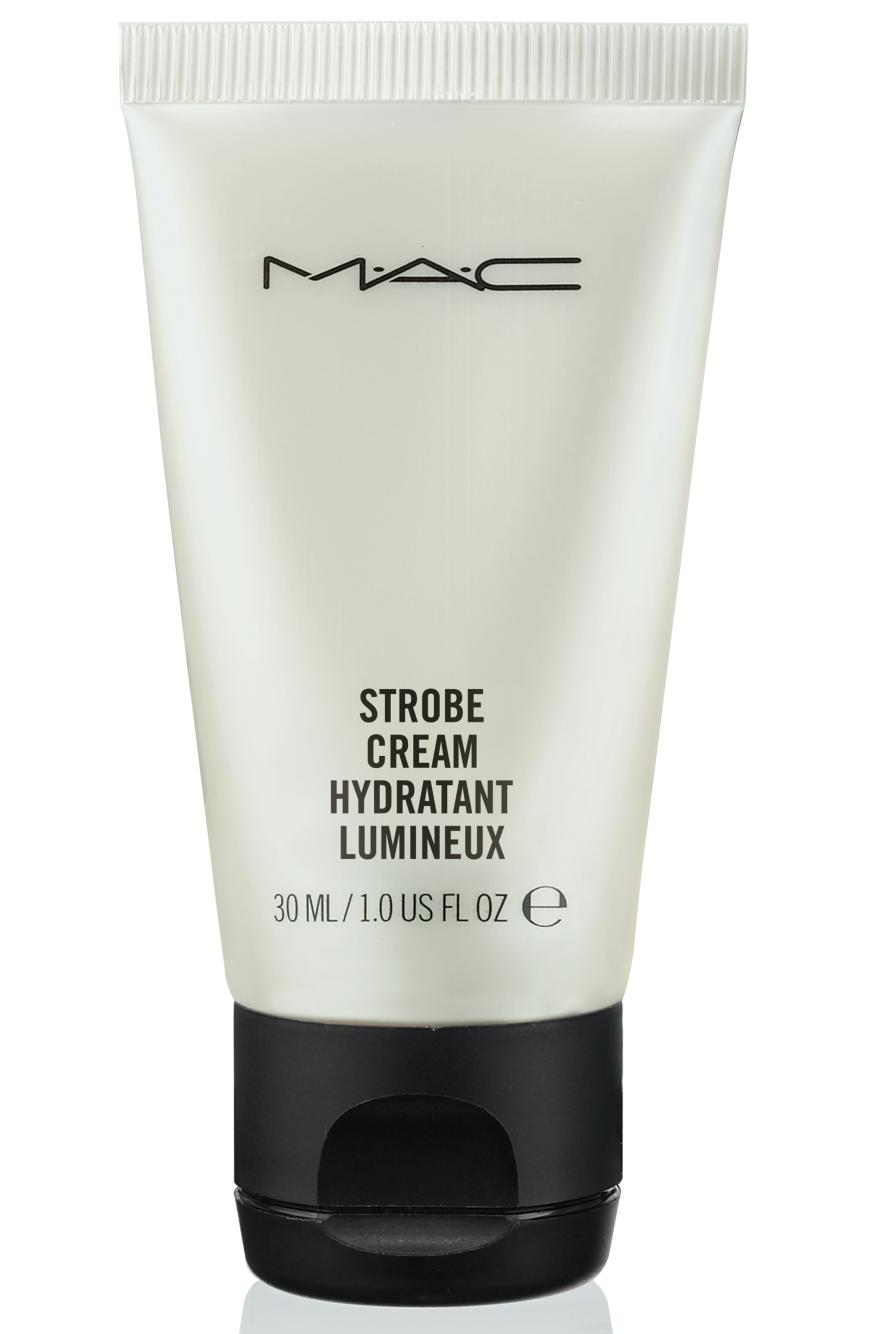 „Strobe Cream Size to Go“ von Mac, ca. 16 Euro