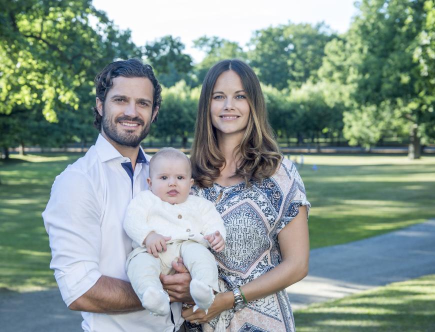 Kurz vor der Taufe posierte Sofia mit Mann und Kind im Schlosspark.