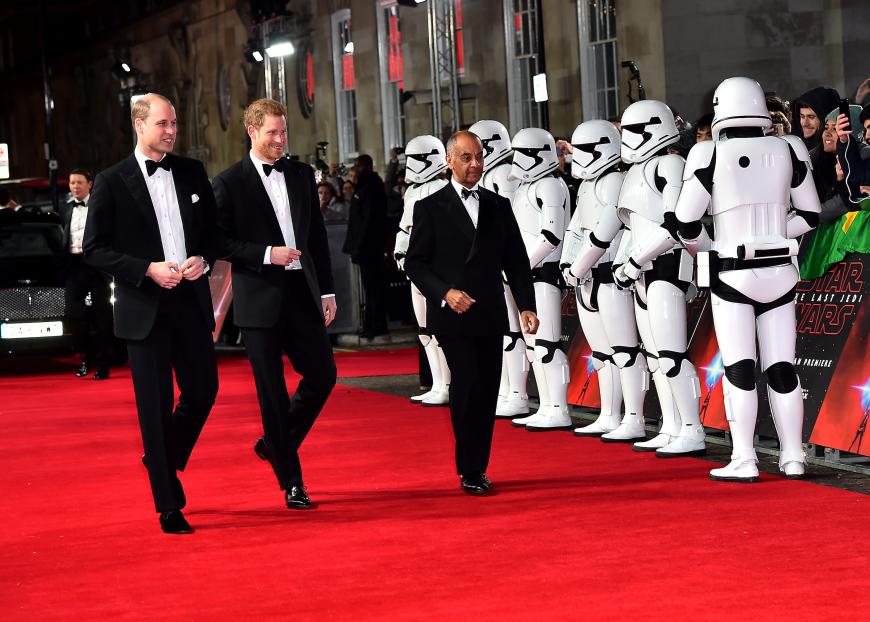 Zusammen mit Sänger Gary Barlow, 46, sollen sie Stormtrooper spielen, die in einer Szene Finn in einem Aufzug bewachen.
