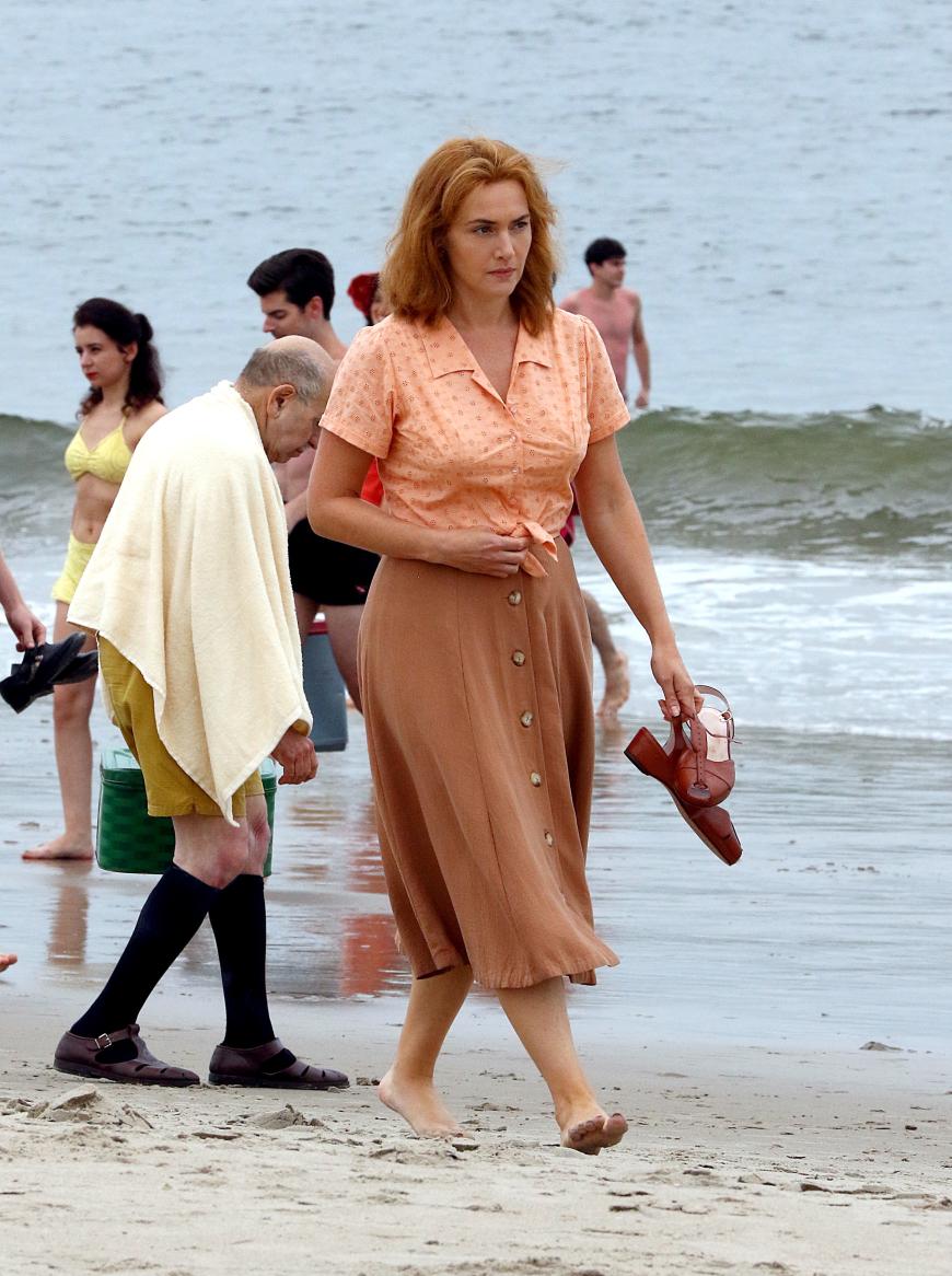 Genauso wie Kate Winslet, die auch sehr ungewohnt zurechtgemacht wurde.