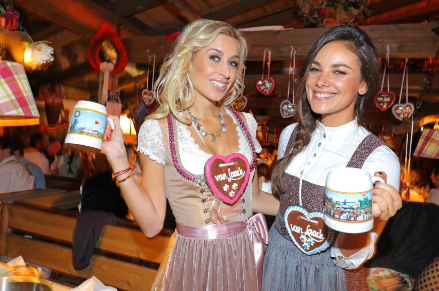 Verena Kerth, l., und Janina Uhse