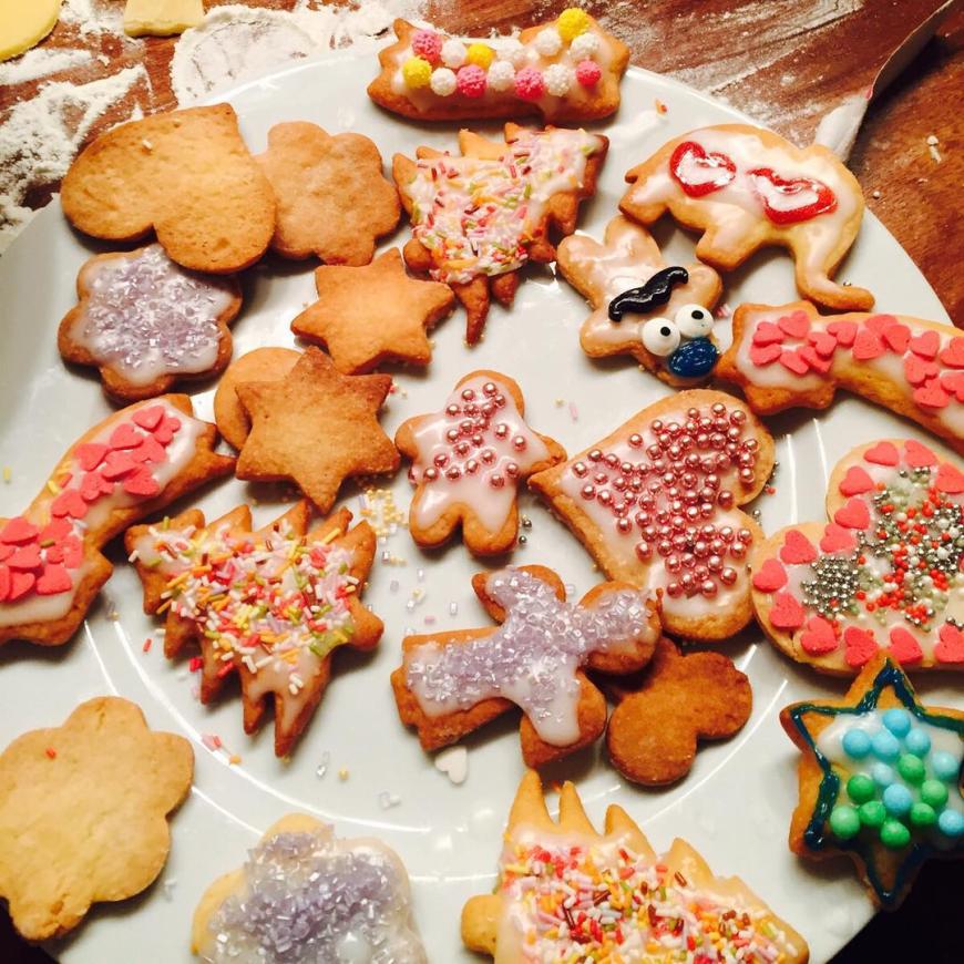 Cathy Hummels hat fleißig gebacken. Ob sie die Plätzchen auch selbst essen wird?